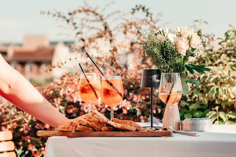 Apéro table with drinks outdoors at a celebration